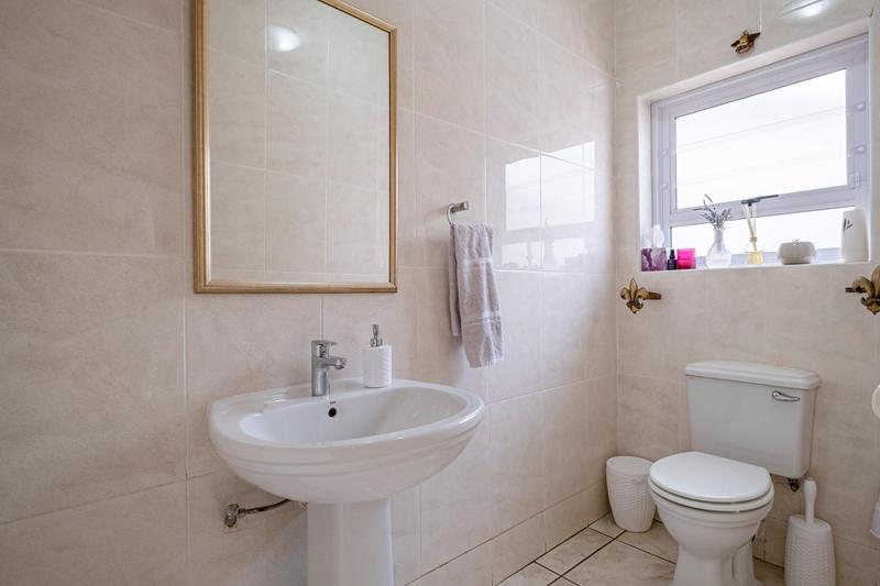 5 Bedroom Property for Sale in Linkside Eastern Cape